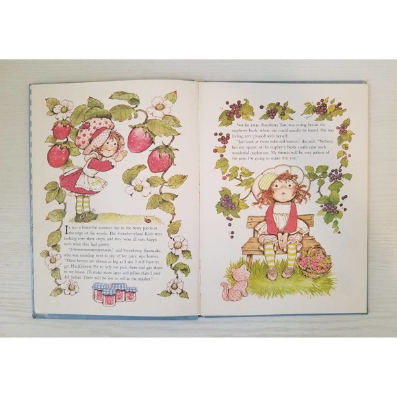 Strawberry Shortcake Metal Lunch Box, Bradley Clock, & Her Friends Books - Picture 12 of 12